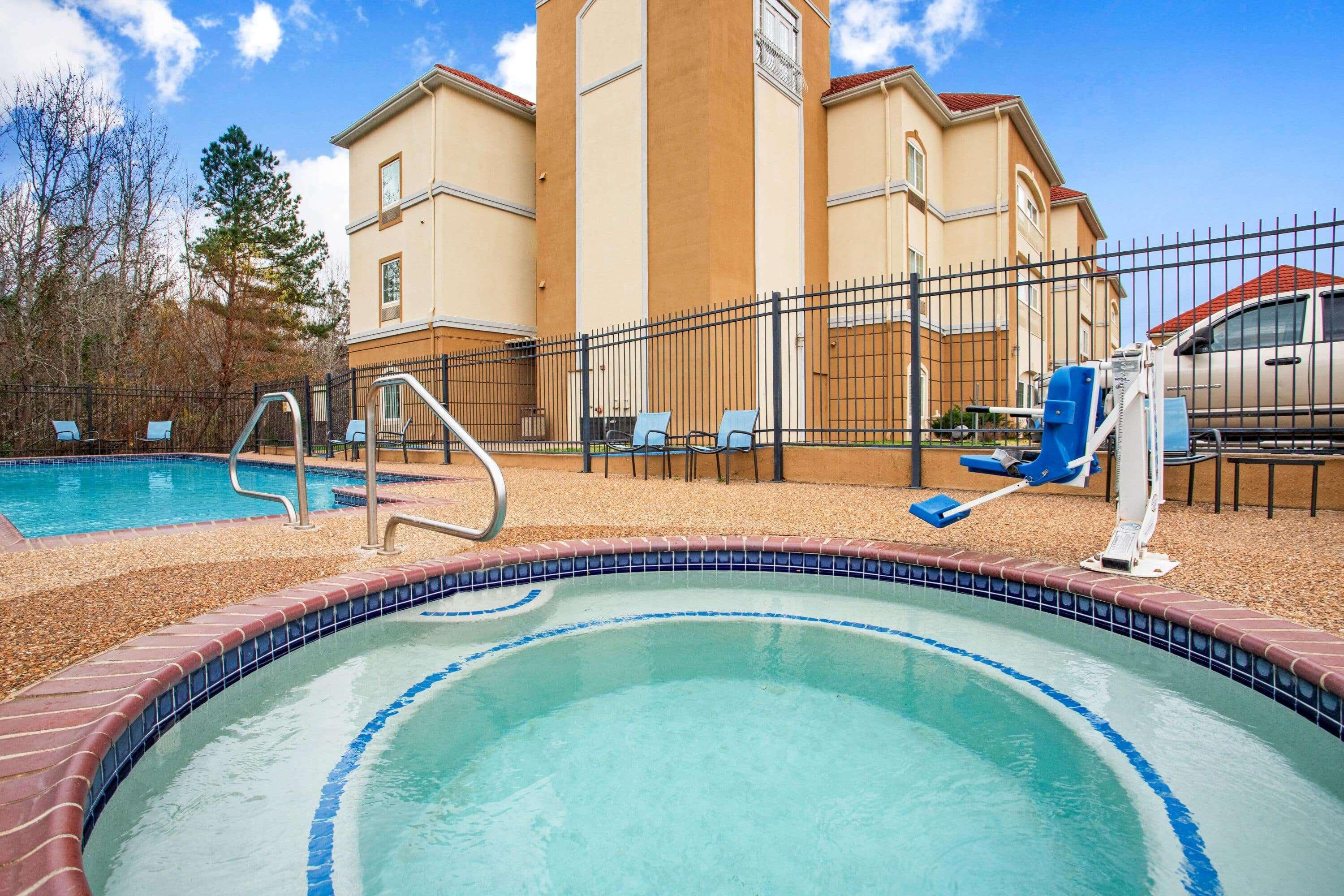 La Quinta By Wyndham Palestine Hotel Exterior photo