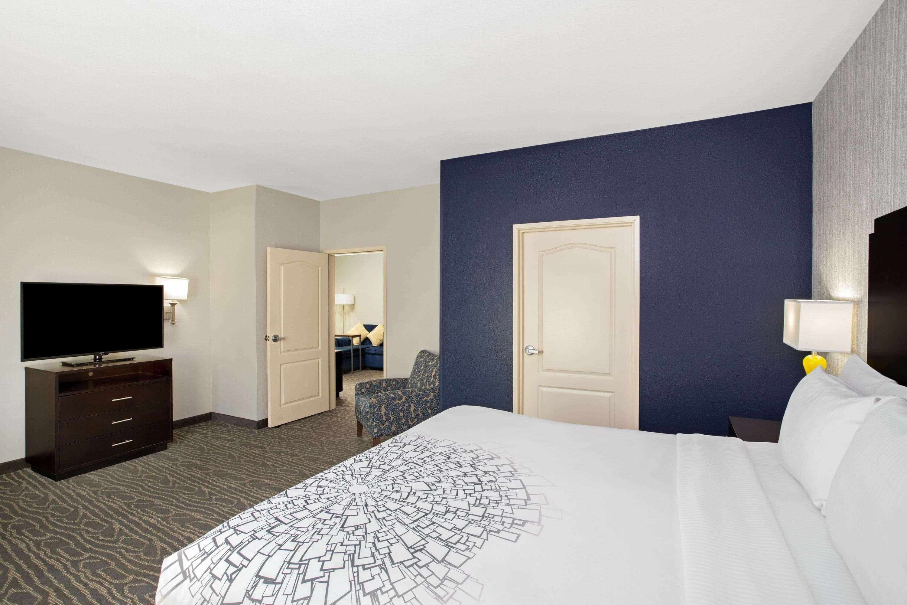 La Quinta By Wyndham Palestine Hotel Exterior photo